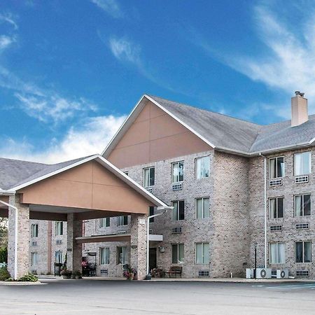 Comfort Inn Whitehall Near Michigan'S Adventure Bagian luar foto