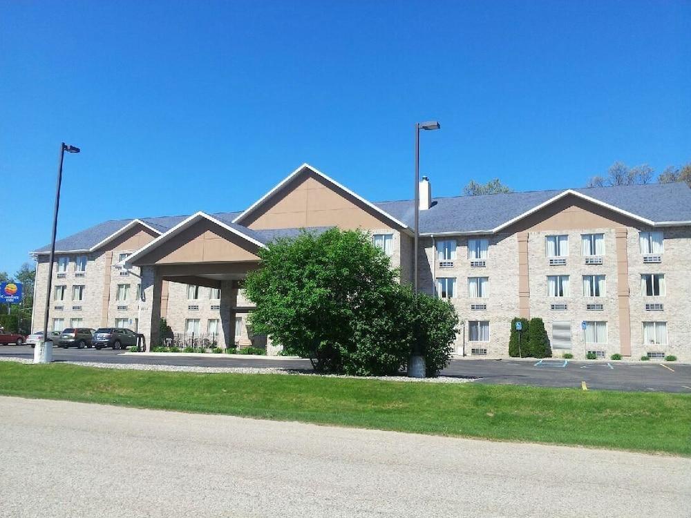 Comfort Inn Whitehall Near Michigan'S Adventure Bagian luar foto