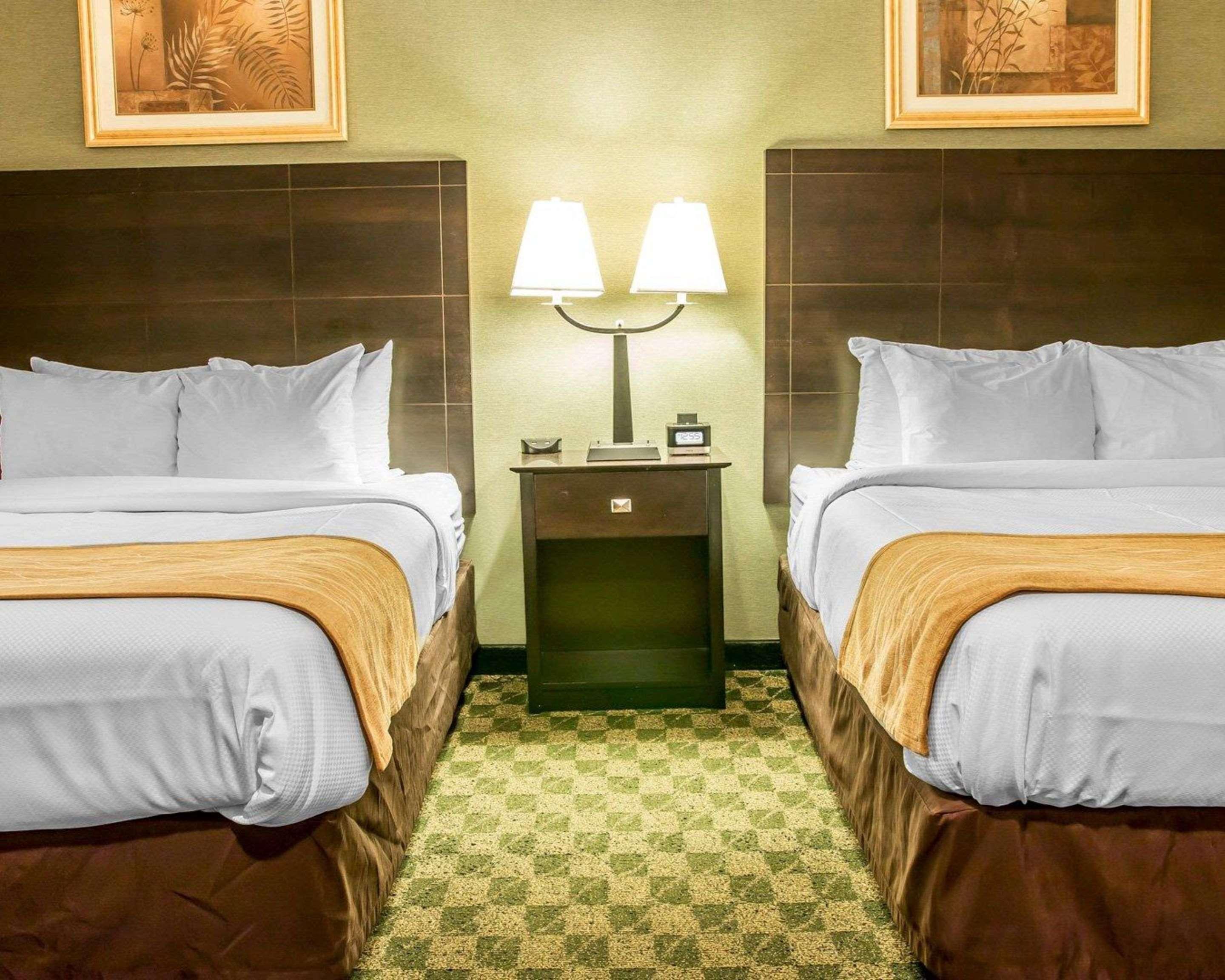 Comfort Inn Whitehall Near Michigan'S Adventure Bagian luar foto