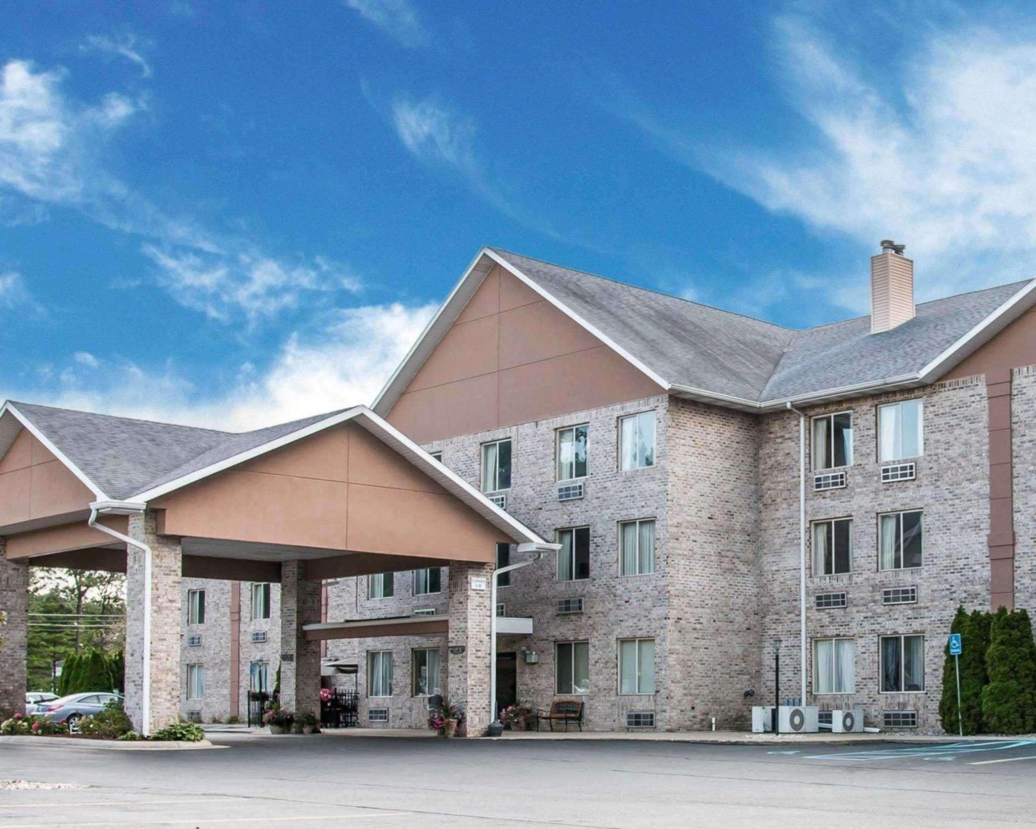 Comfort Inn Whitehall Near Michigan'S Adventure Bagian luar foto