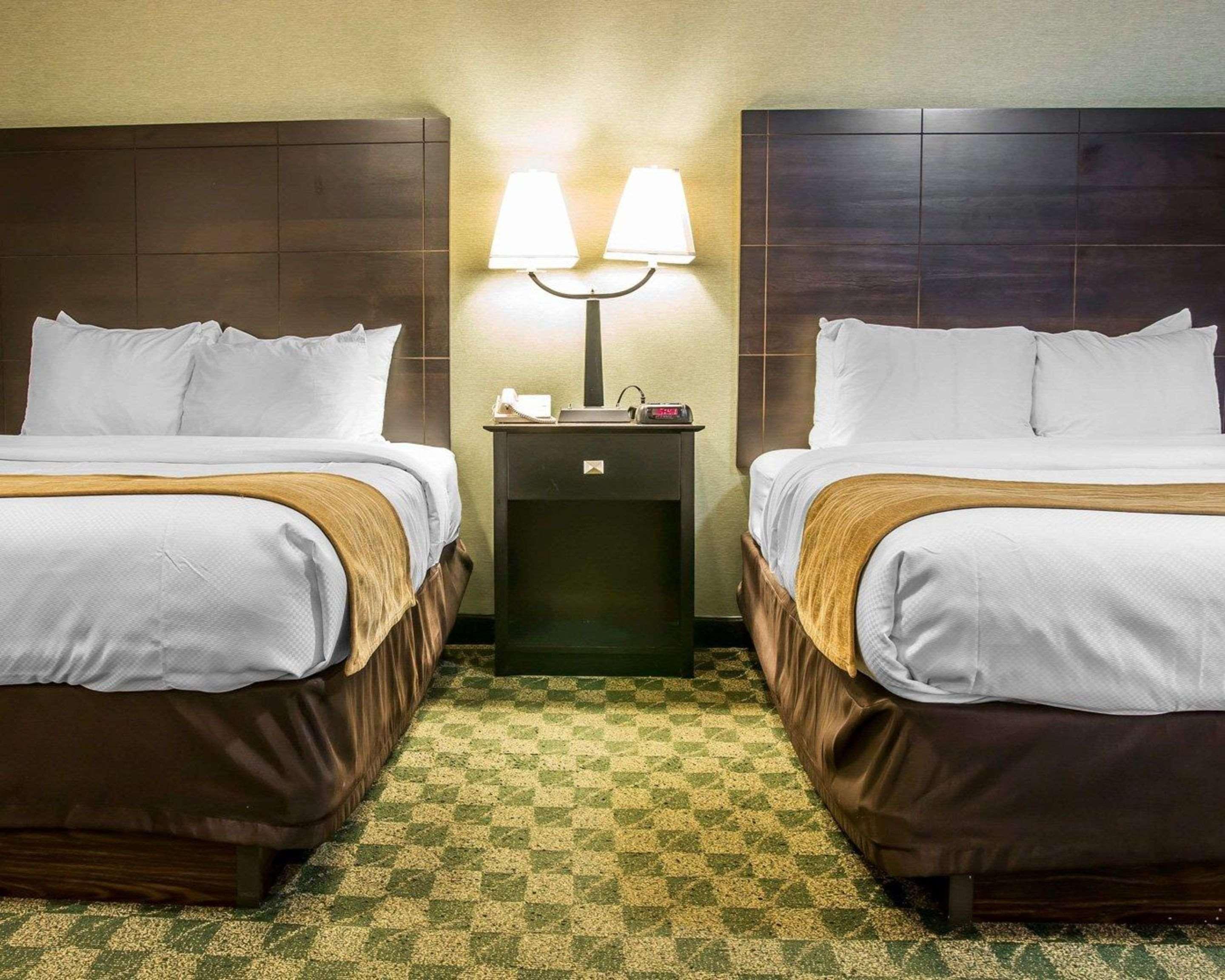 Comfort Inn Whitehall Near Michigan'S Adventure Bagian luar foto