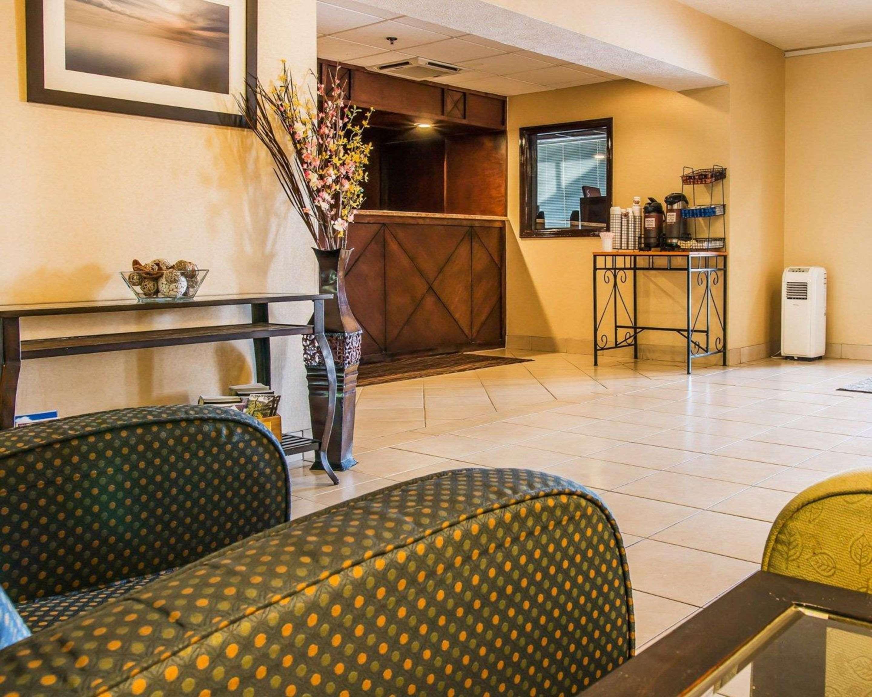 Comfort Inn Whitehall Near Michigan'S Adventure Bagian luar foto