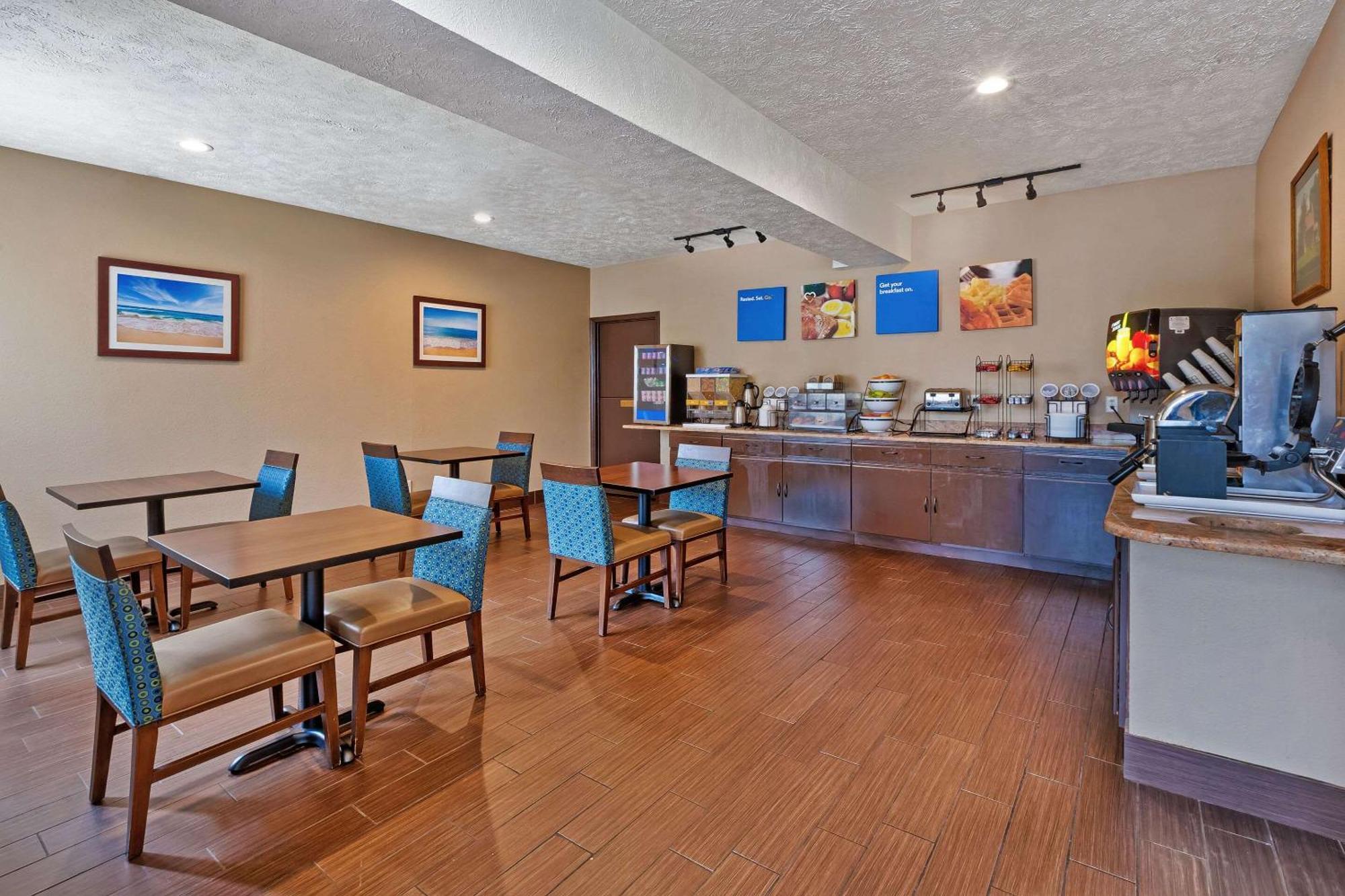 Comfort Inn Whitehall Near Michigan'S Adventure Bagian luar foto