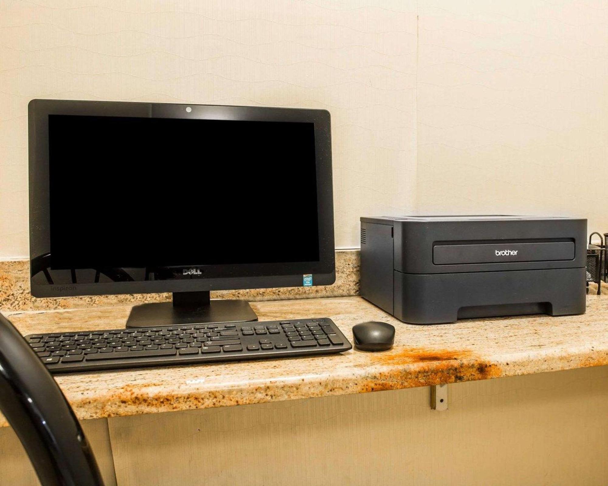 Comfort Inn Whitehall Near Michigan'S Adventure Bagian luar foto