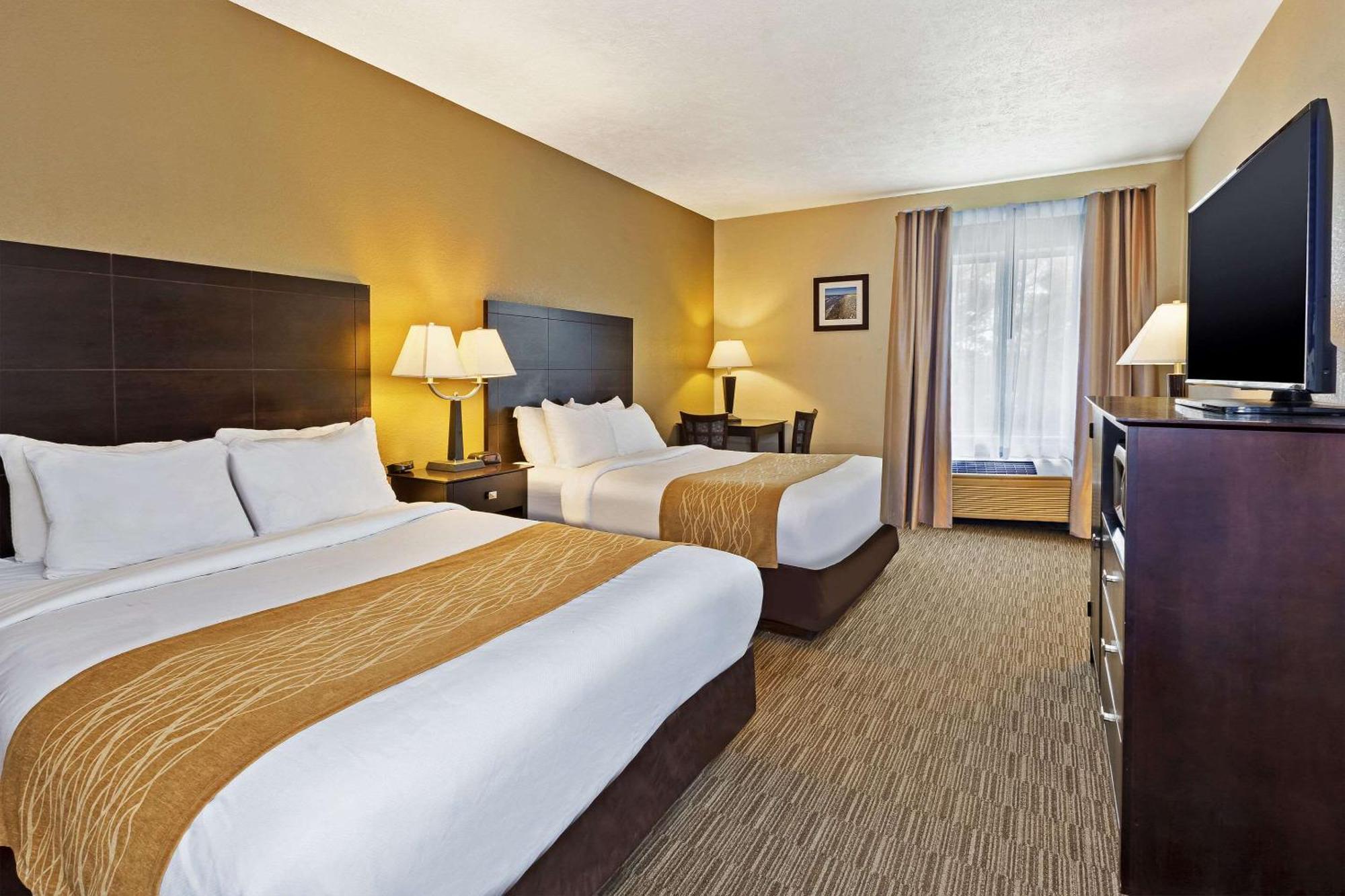 Comfort Inn Whitehall Near Michigan'S Adventure Bagian luar foto
