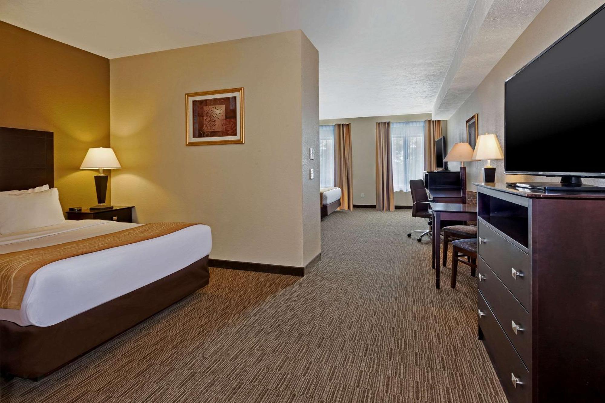 Comfort Inn Whitehall Near Michigan'S Adventure Bagian luar foto