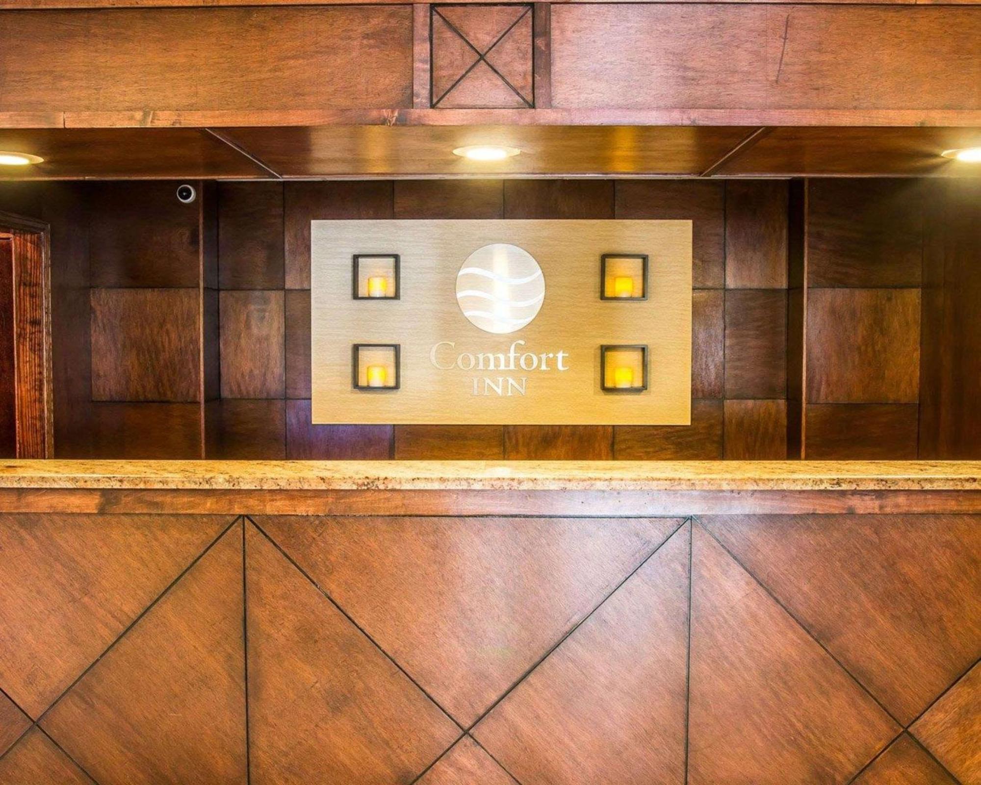 Comfort Inn Whitehall Near Michigan'S Adventure Bagian luar foto