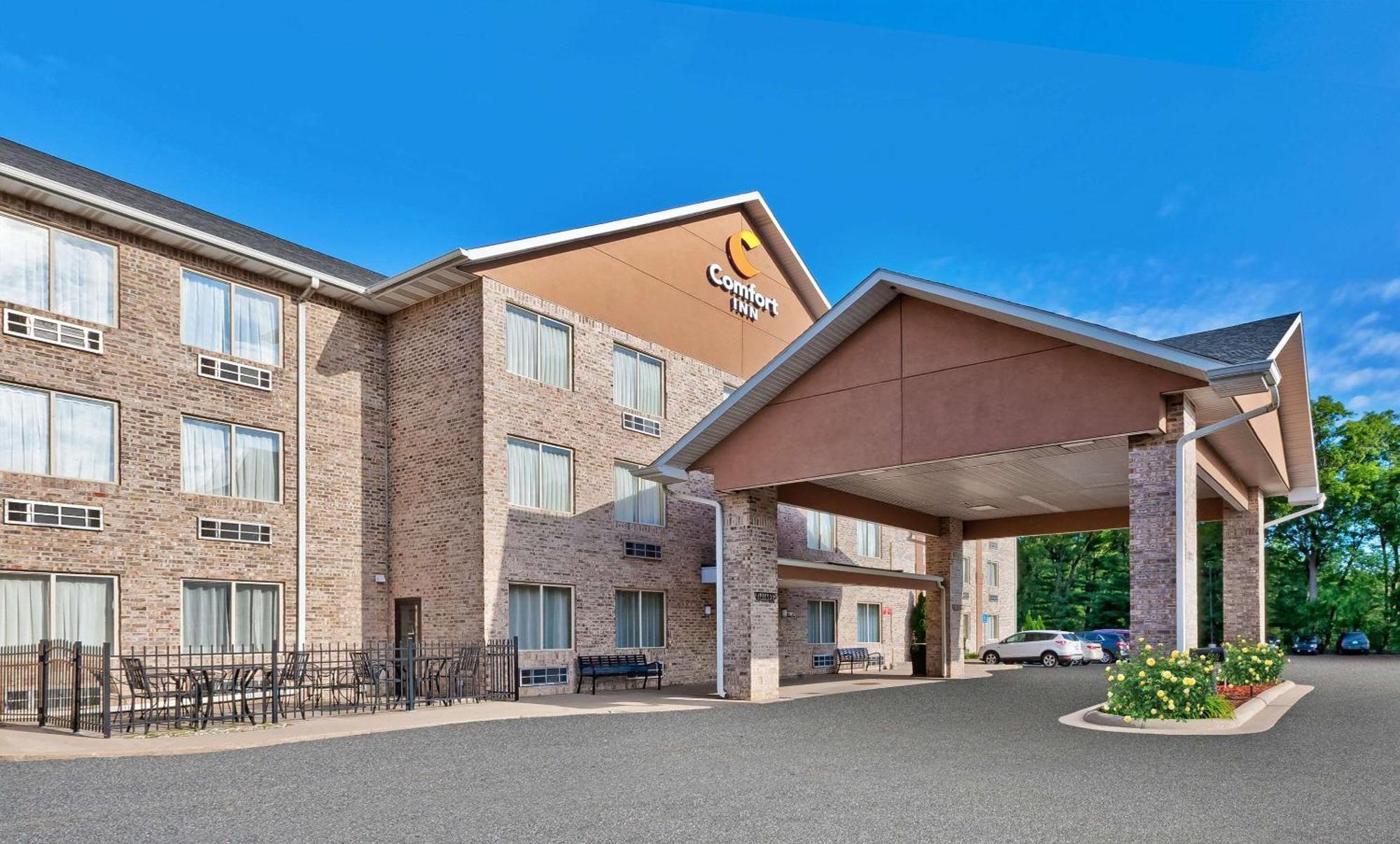 Comfort Inn Whitehall Near Michigan'S Adventure Bagian luar foto
