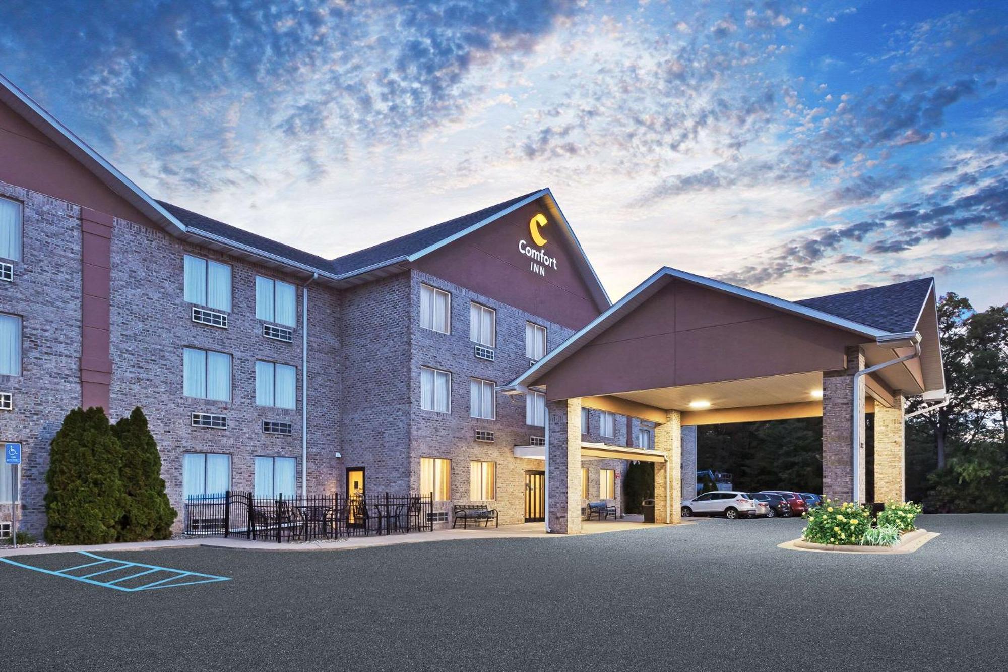 Comfort Inn Whitehall Near Michigan'S Adventure Bagian luar foto