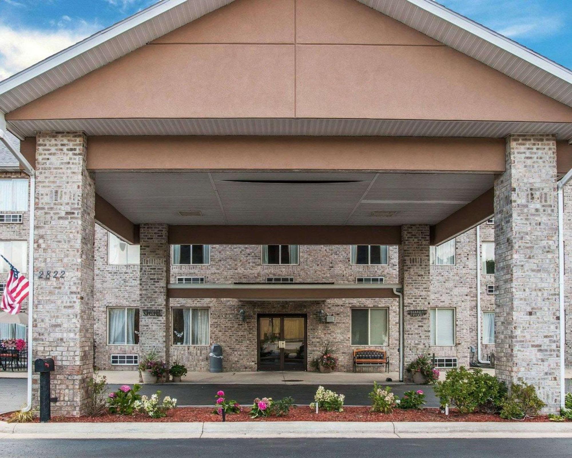 Comfort Inn Whitehall Near Michigan'S Adventure Bagian luar foto